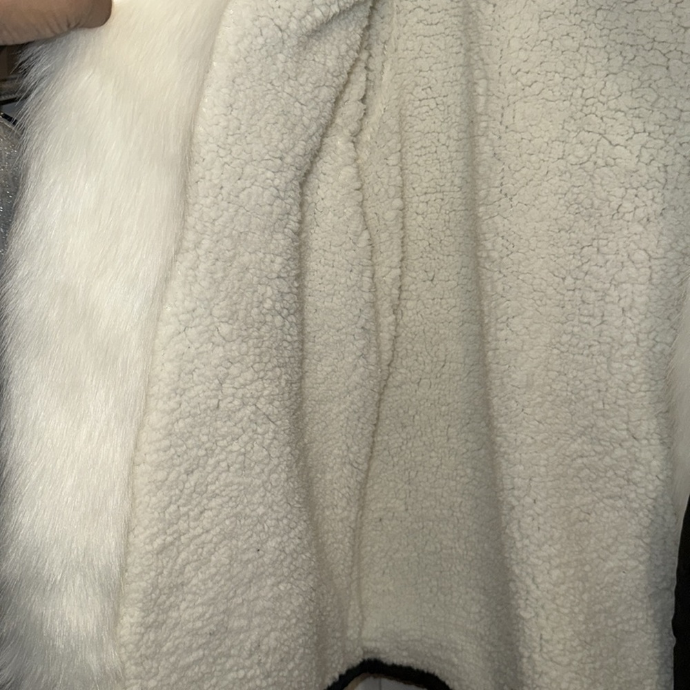 Brand new coat black with fur on the edges has a hood - Picture 5 of 10